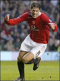 unitedarmyfc's tweet photo. Rekor tak terkalahkan Arsenal berhenti di pertandingan ke 49 saat kalah 2-0 di Oldtrafford berkat gol RVN dan Rooney http://t.co/r5WaKDujJW