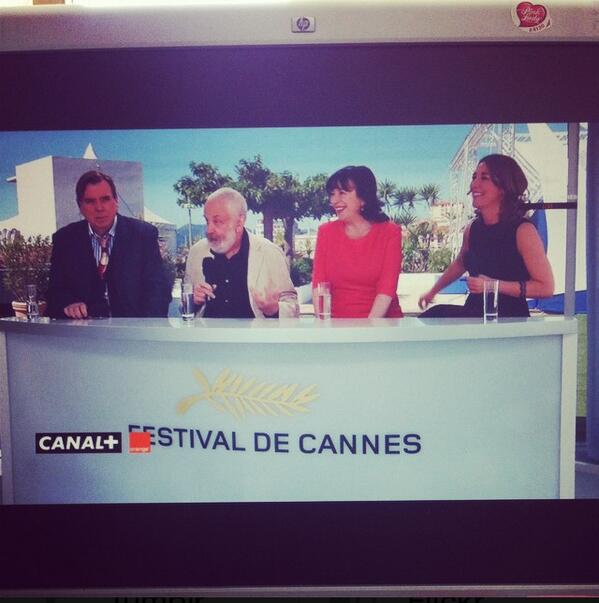 Pour ceux qui sont restés au bureau... #Cannes2014 en live ! youtu.be/FlPXW8BUnJw <a href="/canalplus/">CANAL+</a> <a href="/FdC_officiel/">Festival De Cannes</a>