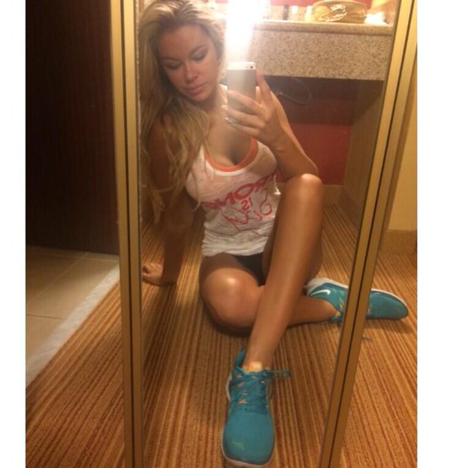 Hit the gym @ butt thirty AM w/ my new @shredzarmy tank &amp; pre workout! Gotta love early call times 😜<a class="tags" target="_blank" title="On Twitter" href="/?out=eyJ0eXAiOiJKV1QiLCJhbGciOiJIUzUxMiJ9.eyJpYXQiOjE3MTk4MjQwMjAsImlzcyI6InR3cG9ybnN0YXJzLmNvbSIsIm5iZiI6MTcxOTgyNDAyMCwiZXhwIjoxNzUxMzYwMDIwLCJyZWRpcmVjdF91cmwiOiJodHRwczovL3R3aXR0ZXIuY29tL3NocmVkemFybXkifQ.r3iG6vGBspGJtwAIy9my19Ve_-PgKoFBXJfAFV2k4h8YPVLPUfcSZcpHnJCgwFJZjhPMlFNT_QLcxvQbDI296Q">@shredzarmy</a><a href="/tag/shredzarmy"class="tags"><span>#shredzarmy</span></a>