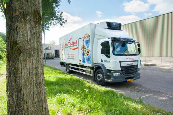 De nieuwe DAF vrachtwagen, weer helemaal in Interfastfood stijl met Mr. Bobba &amp; Razzle.