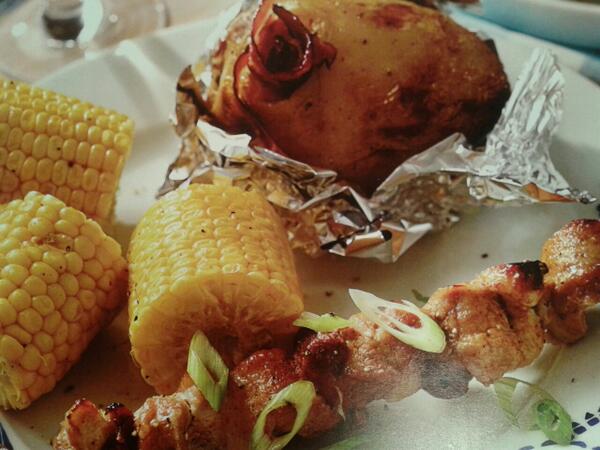 JohanScholtanus's tweet photo. Dekamarkt Apeldoorn weekrecept honing whiskey spiezen met gepofte aardappel en maiskolf http://t.co/e3YLn00osR
