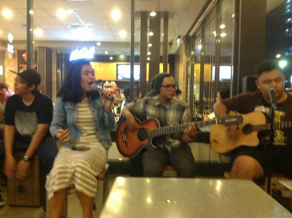 #streaming cover Iwan fals - bento With <a href="/thinkitbefore/">Think It Before</a> ngejam at McD puri walk