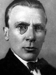 Moiseich's tweet photo. Сегодня - 15 Мая - День Рождения ��ихаила Афанасьевича Булгакова (1891 - 1940) - автора «Мастера и Маргариты» http://t.co/klnH4MfaN2