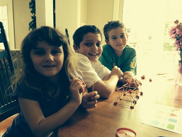 KristinaKotlus's tweet photo. Loving our @appleseedlane box!! #STEM #edtech http://t.co/rssiV3B2Zr