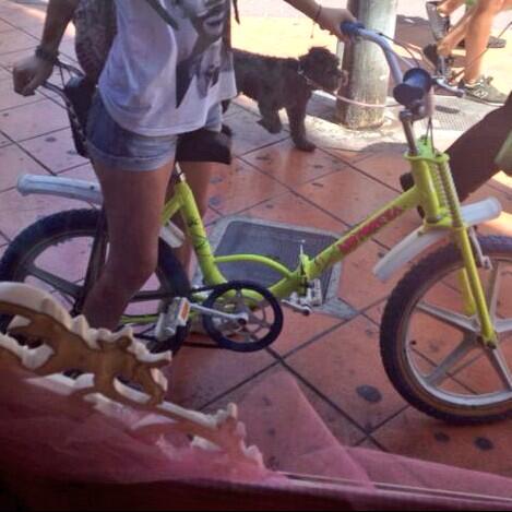 Evagg12's tweet photo. URGENTE: sí veís una bici como en la de la foto por Murcia avisadme me la han robado en mi propio portal ... RT PORFA http://t.co/ecmq2eGmB9