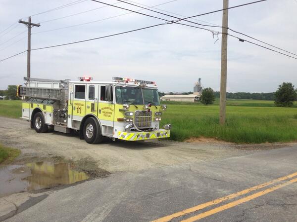 BranchvilleFire's tweet photo. #Volunteers taking in a call in the rural area of Co 31. Nothing but farmland! #RuralResponse #NoHydrantInSight #PGFD http://t.co/BMhtjAmn5f