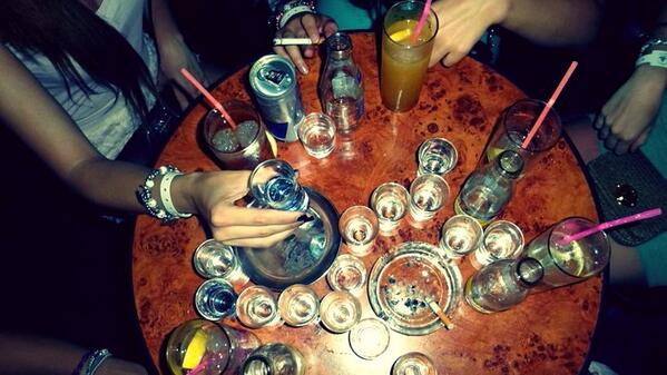 MartaJdv's tweet photo. A Marbella se ha dicho @anaa_sfb @yai131 @silviaa125 @Clara9af obligación, ya esta dicho http://t.co/8r1prKWfMU