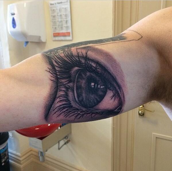 MagnumCircus's tweet photo. Artist Shaun Maden http://t.co/y7nLcbCnBV