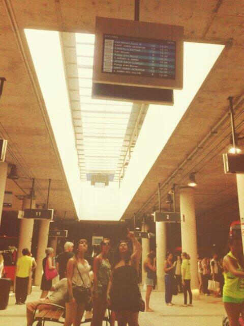 JuanjoGxE's tweet image. Recordau quan a Eivissa teníem estació d'autobusos? Altres ciutats del món evolucionen, aquí retrocedim #ppFail