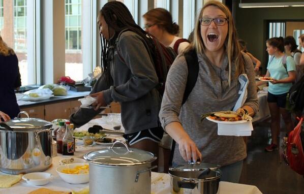 FurmanU's tweet photo. Biology professor Laura Thompson puts a culinary spin on plant science http://t.co/x63At82xA2 #EdgeStories http://t.co/iyZk6mCwjU