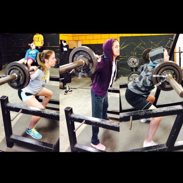 stacked_ballers's tweet photo. Early morning Squat... #allornothing @Savana_Elise @mb_gage and @ha_NAH_ http://t.co/BH6zeEo7bh