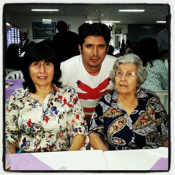 heribel81's tweet photo. FELIZ DIA DE LA MADRE PARA MI MAMA Y ABUELA y en nombre de ellas para todas las Madres Paraguayas!! http://t.co/q0hMzFb1bt