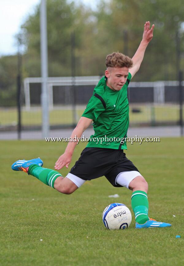 andydovey's tweet image. . @LeggRobbie Lets one fly @GsyGothia training #RightBoot #Sportsphotography #Gothia