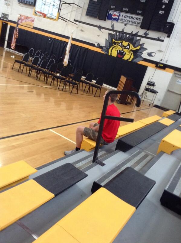 m4delynne's tweet photo. clint t is with all of his friends http://t.co/SvPptdk4n5