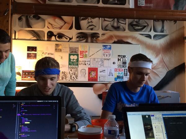 weareimd's tweet image. Die mannen menen het! Web dev = topsport! #thomasmore #codingolympics