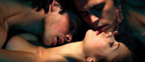 sexlecciones's tweet photo. Los tríos, la fantasía sexual más deseada: https://t.co/fYqlHAd3dA  #sexlecciones https://t.co/BxAC7c7q05