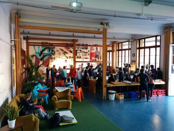 District01's tweet image. Halverwege de #codingolympics. Er hangt een geur van angstzweet en winners mentaliteit.
