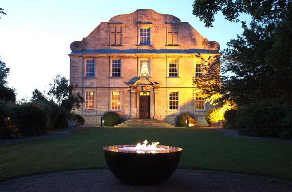 PrestigiousFire's tweet photo. @Hellaby_Hall Thanks for allowing us to take the photos last night. If you want any let us know. Hope you like it. http://t.co/g9mhecAPgg