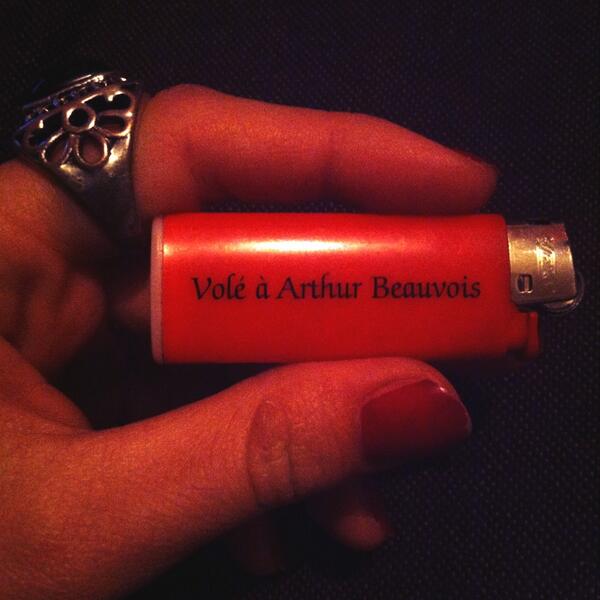 rosiearc's tweet photo. Briquet d'un mec du turfu #quiestcethomme http://t.co/qXCvTdyMXm