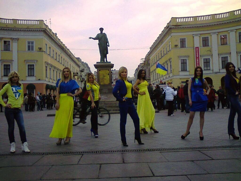 Bnsx2roIQAEb5Rv.jpg:large