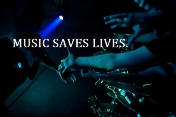 itsfreesummer's tweet photo. La música salva vidas. http://t.co/q0BXFG054D