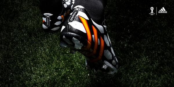 adidasMX's tweet photo. Caza o sé la presa: #PredatorInstinct Battle Pack #allin or nothing http://t.co/8bKY4Ns8i1 http://t.co/PUPwDQLH7x