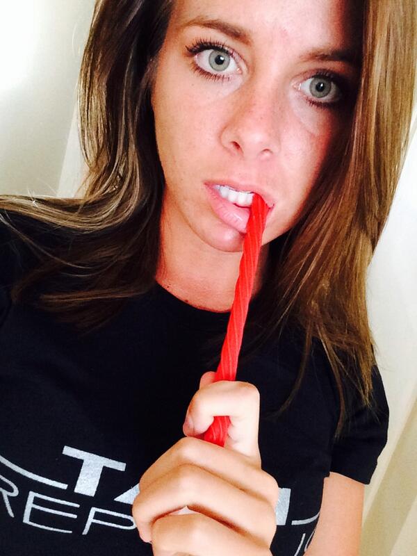 jamiesusan1's tweet image. The two photos I have taken today(other than snapchat) I have food in my mouth. #alwaysSnacking 😂😂😂