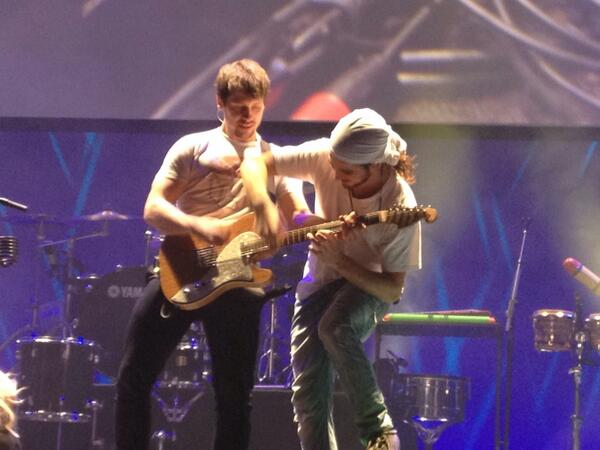 laurenmsilver's tweet photo. Insane show by @WalkOffTheEarth tonight! http://t.co/QnSptz9jsX