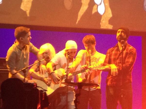 laurenmsilver's tweet photo. Rocking out with @WalkOffTheEarth at #INFA14 in Vegas. These guys are awesome! http://t.co/Nj9P2Q21MB
