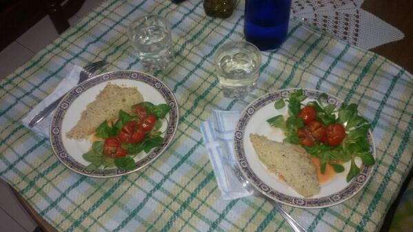 7AlfY7's tweet photo. @PamiDePaloma dorada y ensalada http://t.co/RV8BrDYBtV