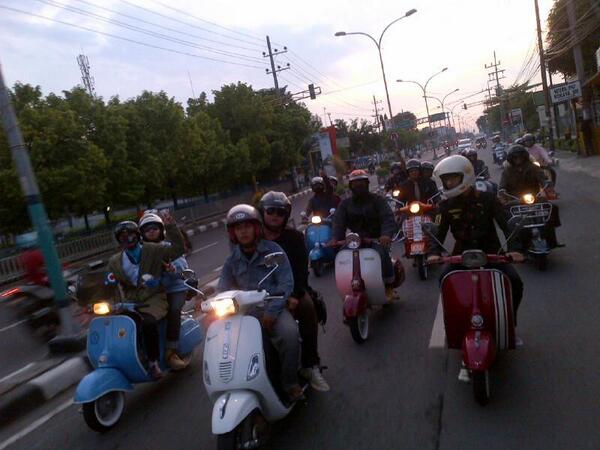 BentoScooter's tweet photo. Dari Gresik Untuk @sbymodsmayday #BSF http://t.co/TYortG2DAT