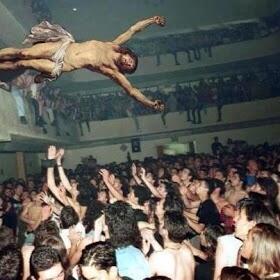 Ese Yisus es todo un Steve Aoki.