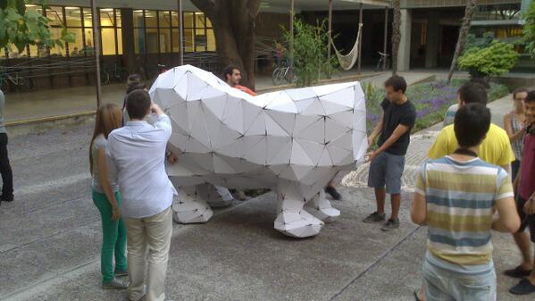 crisojalvo's tweet photo. Día intenso y con muchas risas #FABLAB #ETSAS #Rhinofab http://t.co/dxsporMUzu