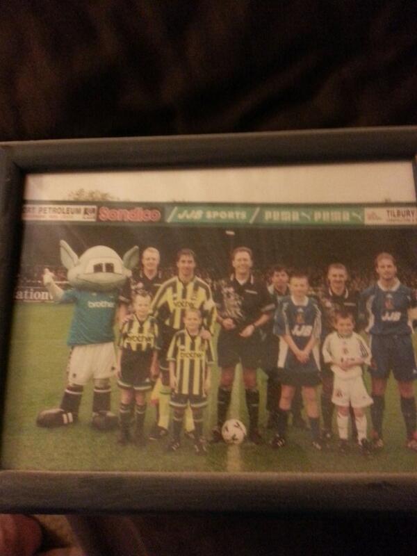 adamflores91's tweet image. #SpringfieldMemories mascot against city int white kit when I was 8 year old