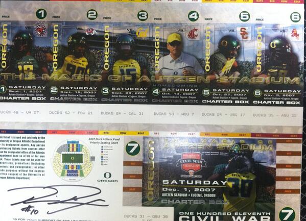 OregonDuckTix's tweet photo. What to win this #TBT 2007 @WinTheDay season tk sheet signed by Dennis Dixon?

RT &amp; Follow by 7pm!

#GoDucks http://t.co/aNErEgfFMA