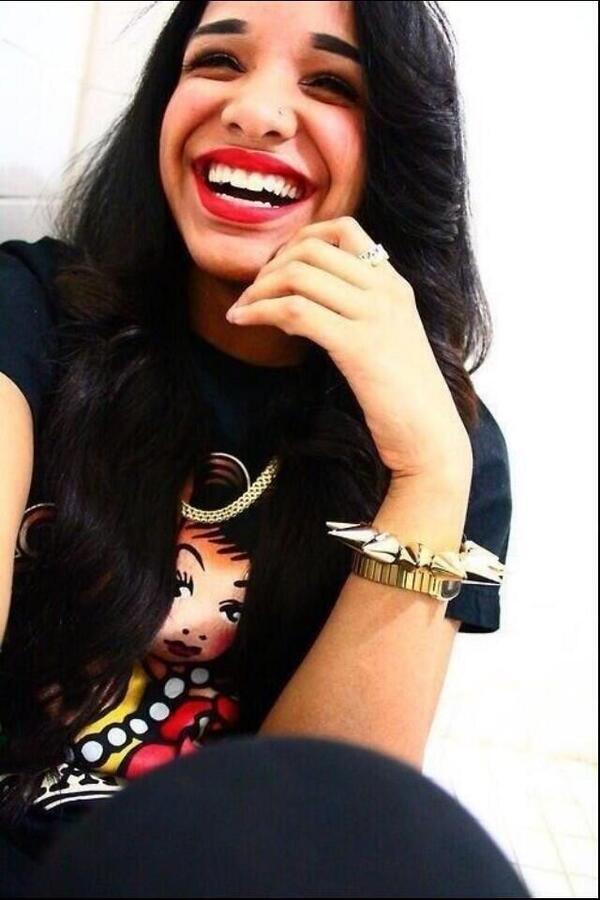 kmgkid's tweet photo. Why she look like Drake doe 🙈😂😂😂😂😂😂😭😭 http://t.co/xLgfg7aFzR