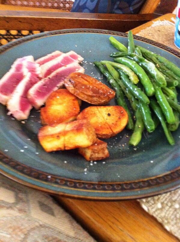 TrondFrantzen's tweet image. Dinner yesterday: Perfectly seared ahi tuna w/ the delectable sides. #LifeIsGood for sure. Tuna from @OrcaFishCo