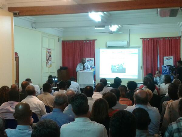 MEDEFM's tweet photo. En ce moment: l'Assemblee Generale du @MEDEFM http://t.co/ZQxU9m6q3Q