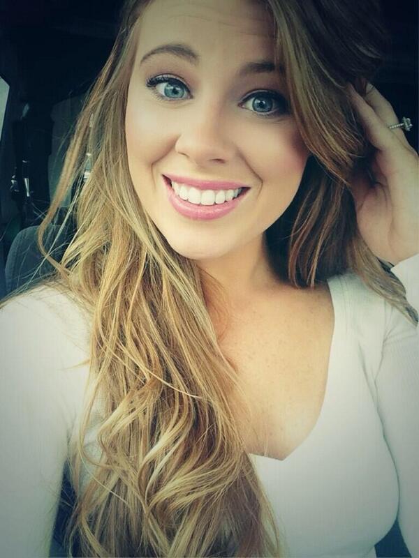 BroCanadianEH's tweet photo. Babe of the day boys! @americanlovee http://t.co/qdvgJsnftB