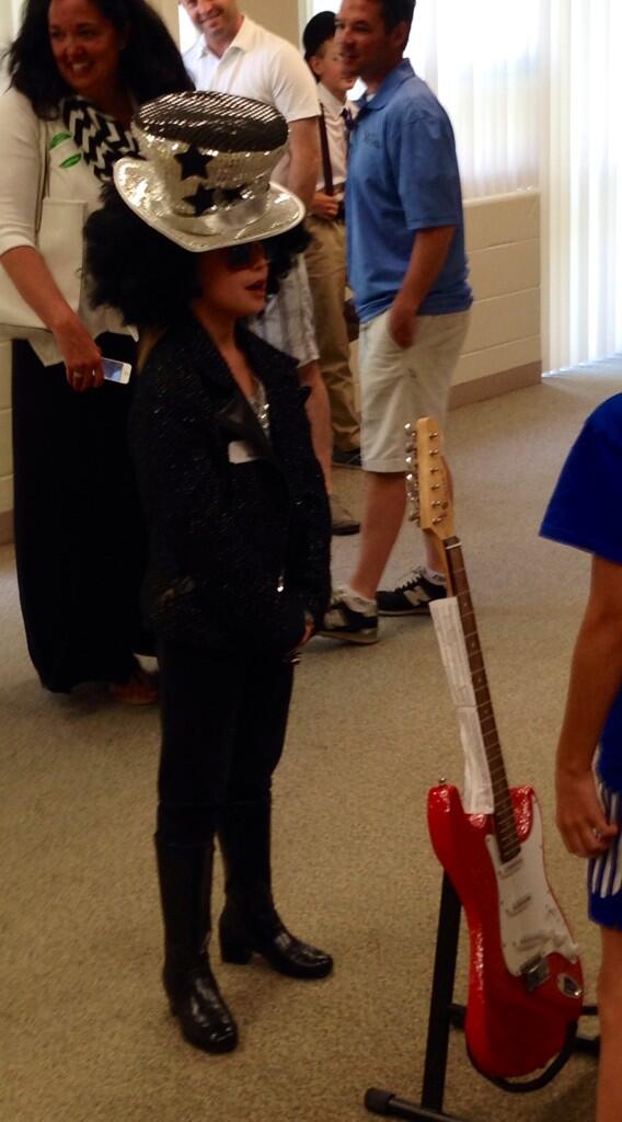 peterjglynn's tweet image. My 10 yr old daughter Mini @Bootsy_Collins bringing da funk at All Saints School Famous Ohioan Day, baby!