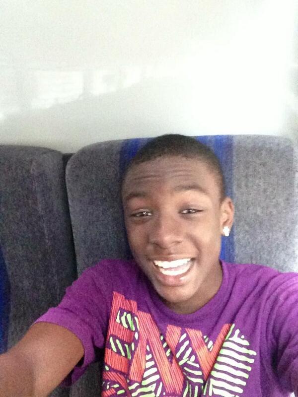 WurlStunna's tweet photo. Me wen i was in New york  Looks happy lol #Bus http://t.co/3wVPWxwCiV