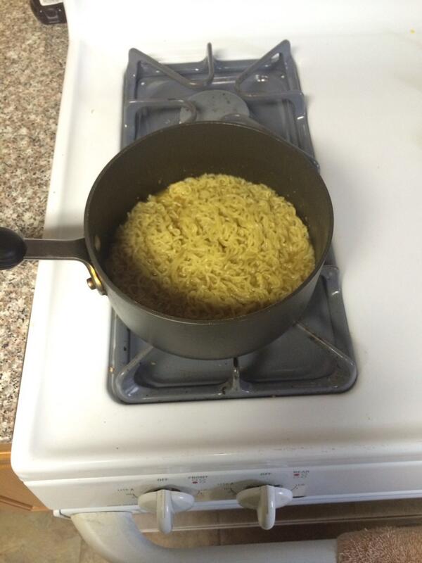 Roopson_7's tweet photo. Dinner is SERVED. #Maggie #IndianProbs #PrinceFlow #ImAlsoAChef http://t.co/cmplCr7Xqu