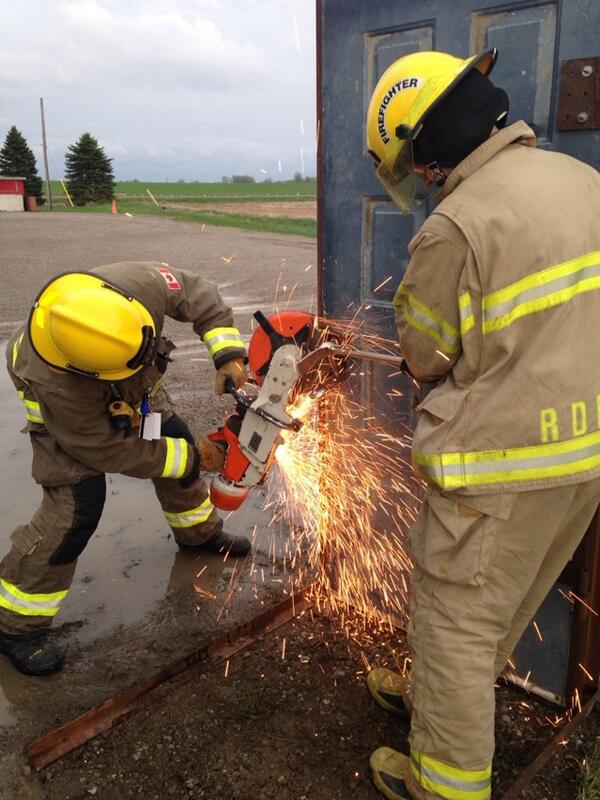 RosemontFire's tweet photo. Forcible Entry Training with B Platoon! http://t.co/xcF3sYeIWg