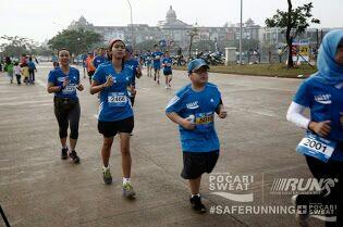 med_runners's tweet photo. The most wanted by cameraman #pocarisweatrun2014 #ArielTheCaptain #MedRunners *fotonya banyak bener http://t.co/fTb9OaspEH