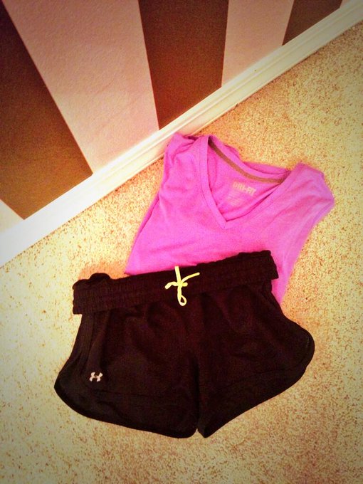 I have the best BFFS in the whole wide world, thanks for making my birthday fab😻 ily❤ @AnnaHamilton5<a href="/tag/gainz"class="tags"><span>#gainz</span></a>