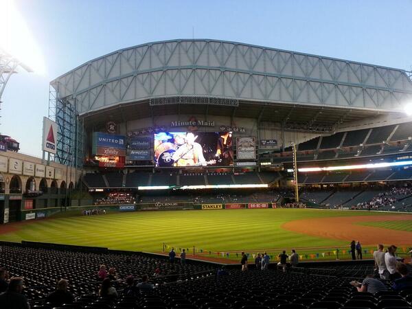 vinithmenon28's tweet image. Awesome way to end #msteched #minutemaidpark #NetAppTechEd
