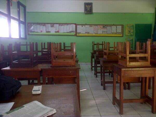 eduputri's tweet photo. Sepinyaa tanpa kalian grade 6b *tear* http://t.co/30ej5s216U