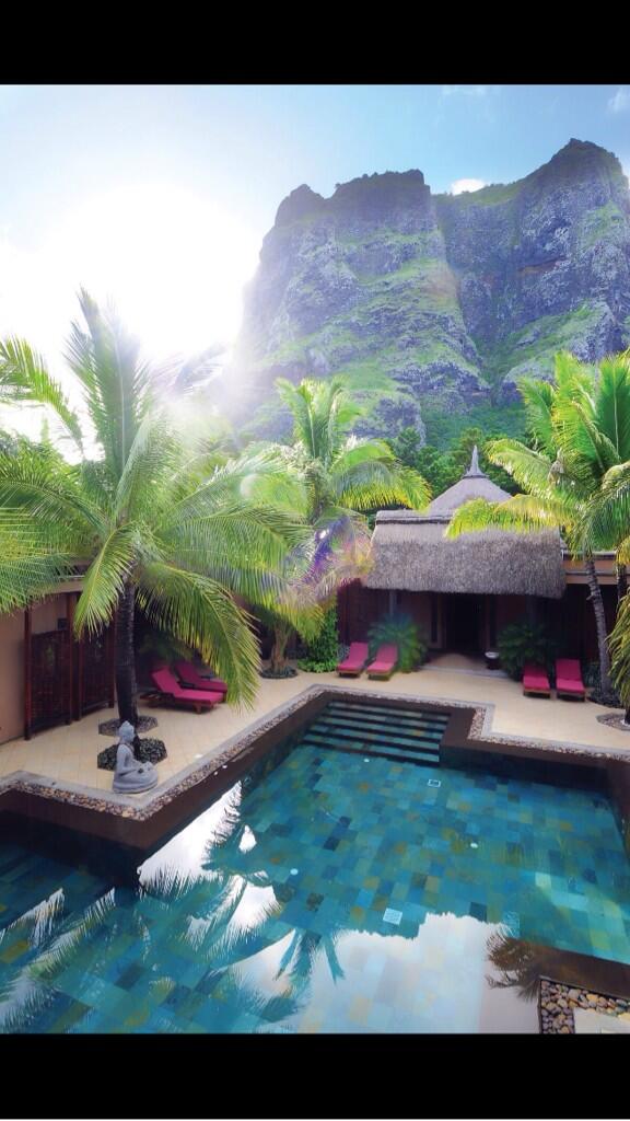 RichPeoplePix's tweet photo. RT if this is your dream 🌞🌴 http://t.co/BZ8u6TTqCk