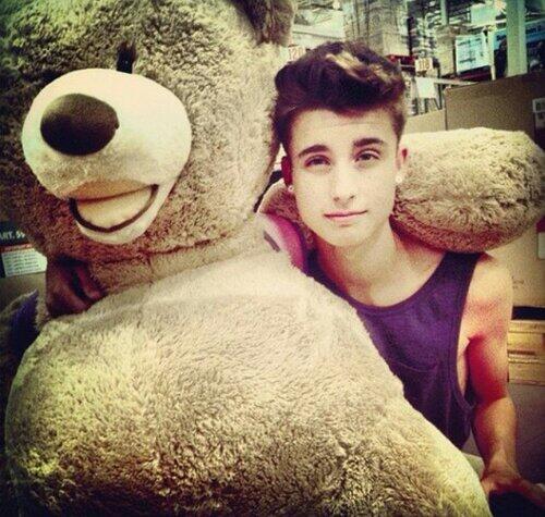 SnowfallJack's tweet image. Jack floats over and drops this in @DeviousLostBoy lap because of his warm welcome.