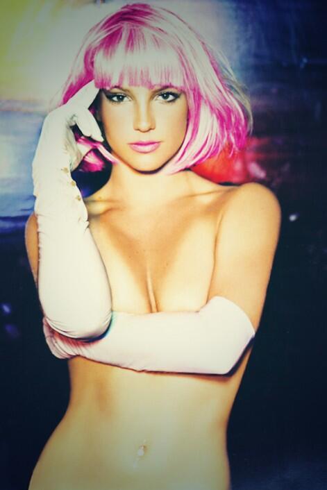 allaboutyonny's tweet photo. @rihstolgic @britneyraycyrus Rihanna and Nicki who? #BritneyDidItFirst http://t.co/A408GJ7B4B